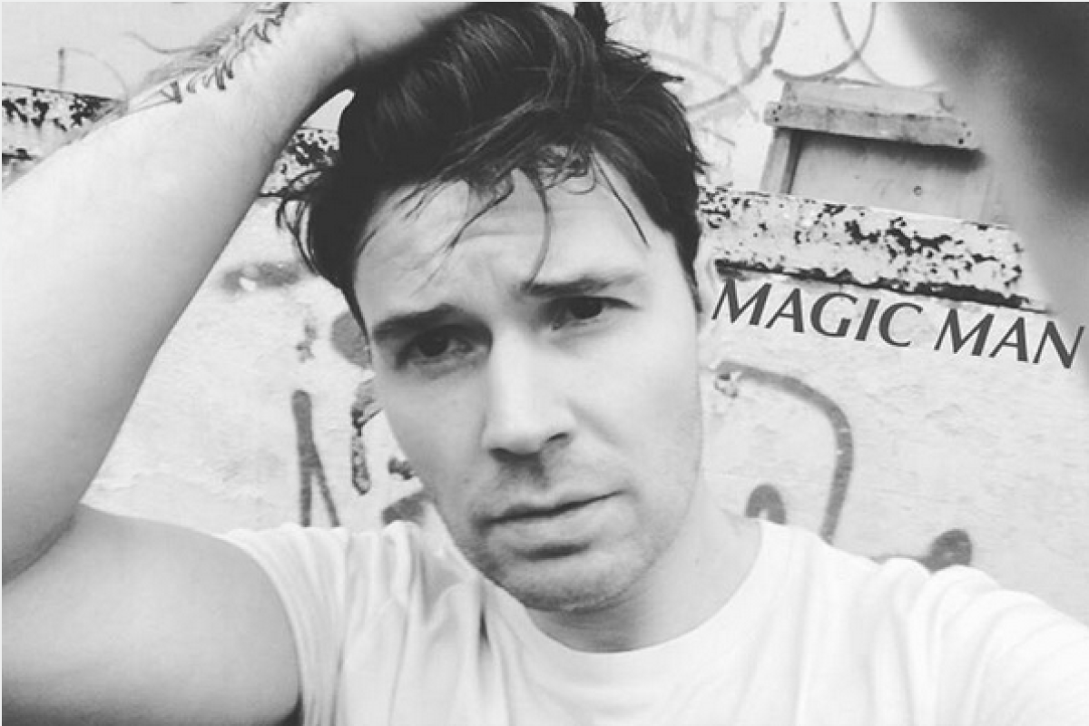 Известный российский шоумен сделал предложение своей девушке прямо на сцене