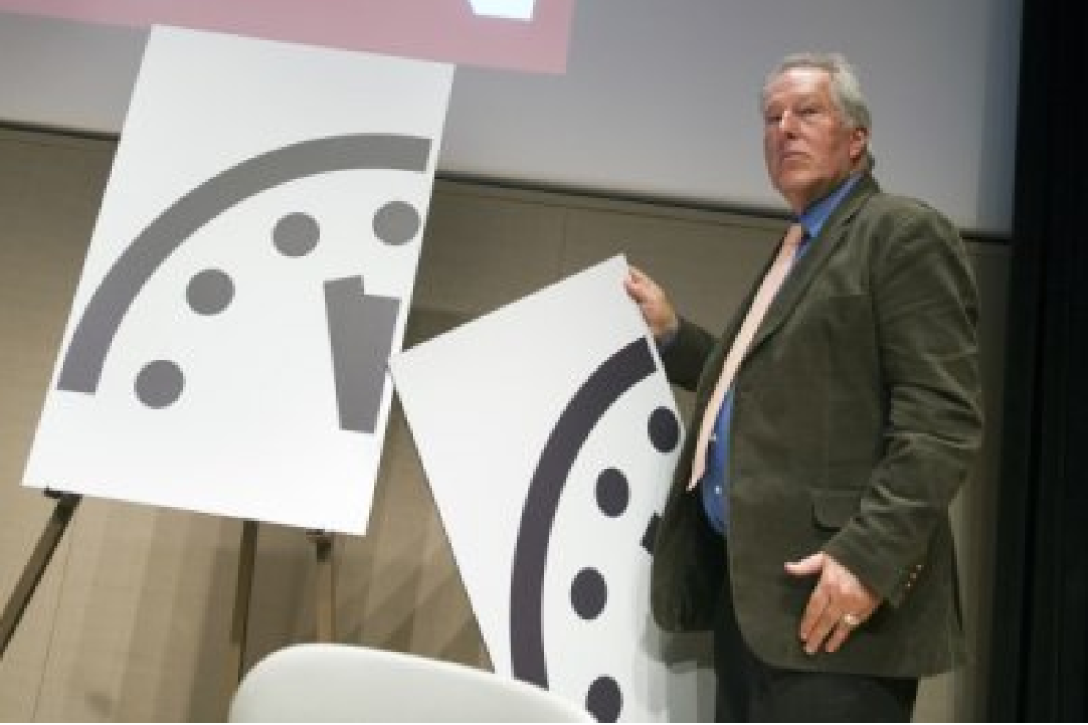 «Часы Судного дня» остановились в трех минутах от Апокалипсиса