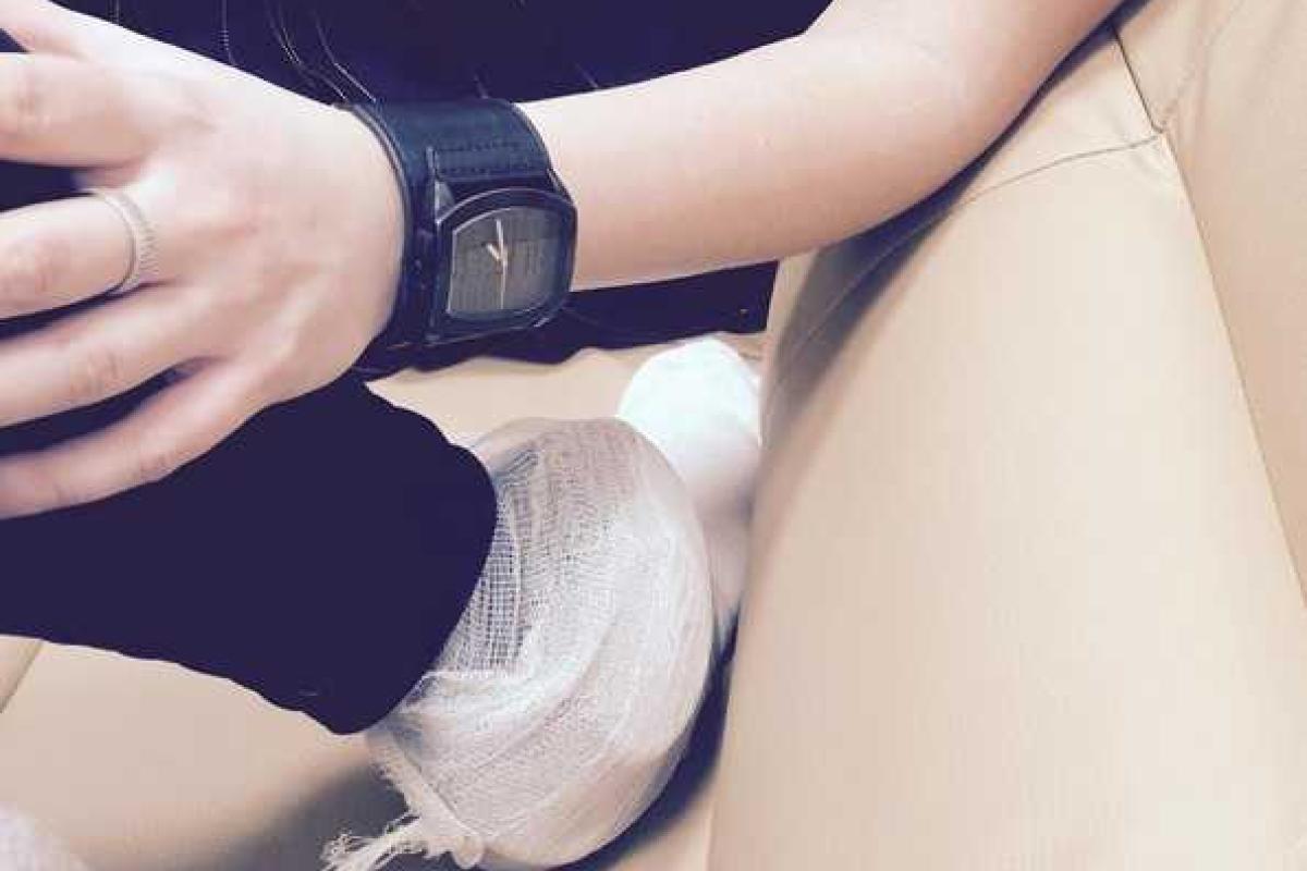 Елена Ваенга показала забинтованную ногу