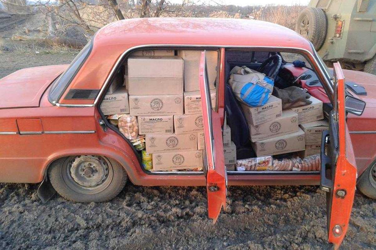 На неподконтрольную украинской власти территорию везли колбасу и консервы На неподконтрольную украинской власти территорию везли колбасу и консервы