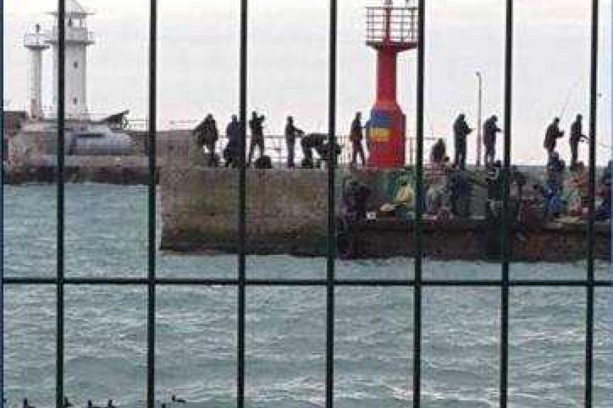 В Крыму оккупанты воюют с рыбаками В Крыму оккупанты воюют с рыбаками