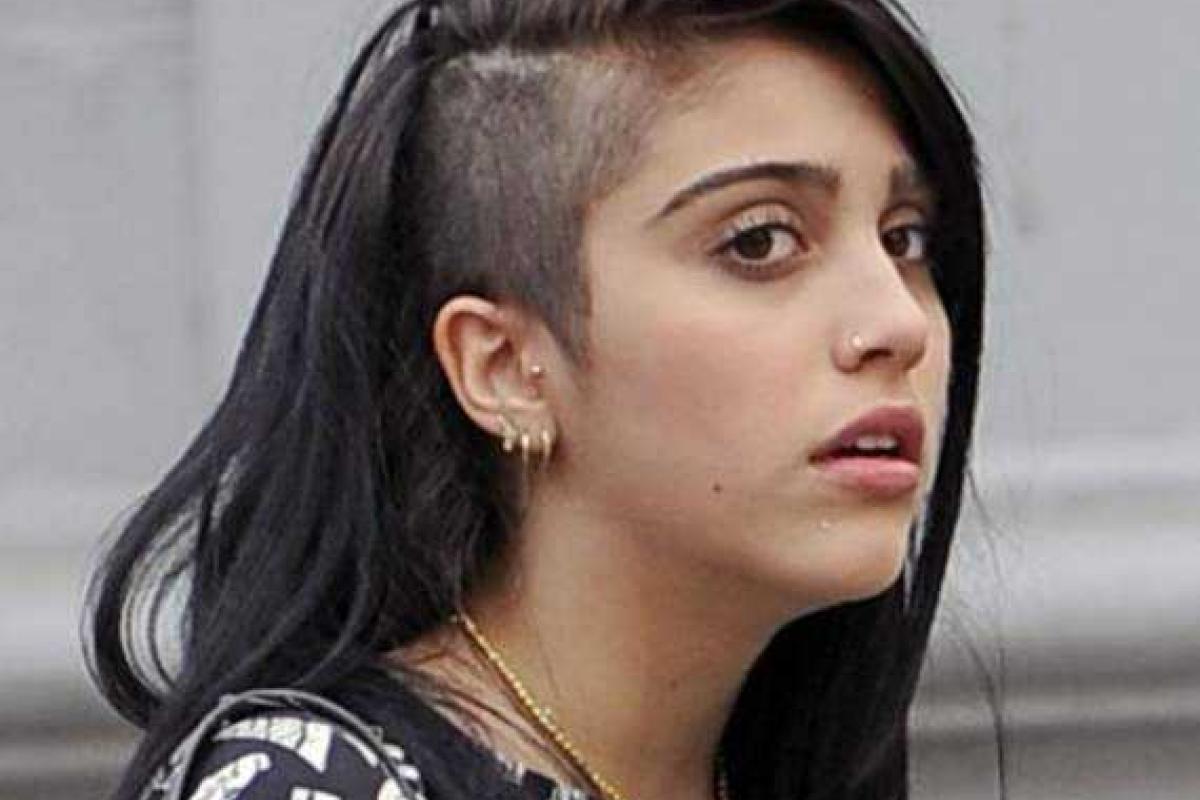 Поп-диву Мадонну жестко раскритиковали поклонники за скандальное фото 19-летней дочери