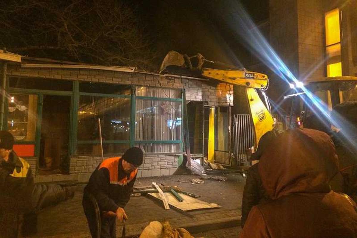 Власти Москвы начали снос десятков торговых павильонов