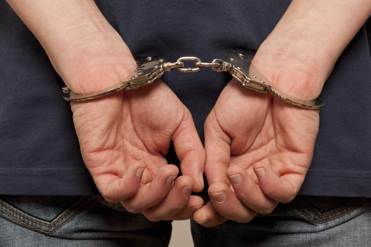 Педофил из Самары изнасиловал падчерицу и снял свою дочь в порно Педофил из Самары изнасиловал падчерицу и снял свою дочь в порно