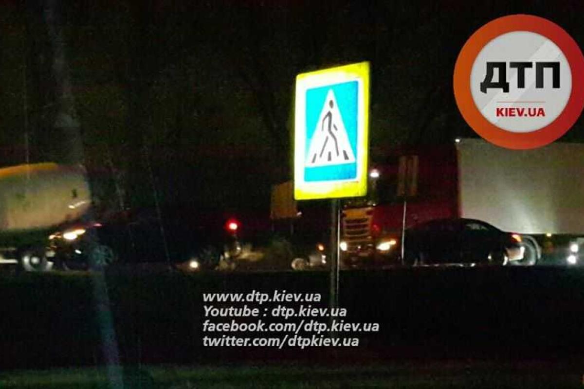 В Киеве на "смертельном" переходе тяжело травмирован мужчина В Киеве на "смертельном" переходе тяжело травмирован мужчина