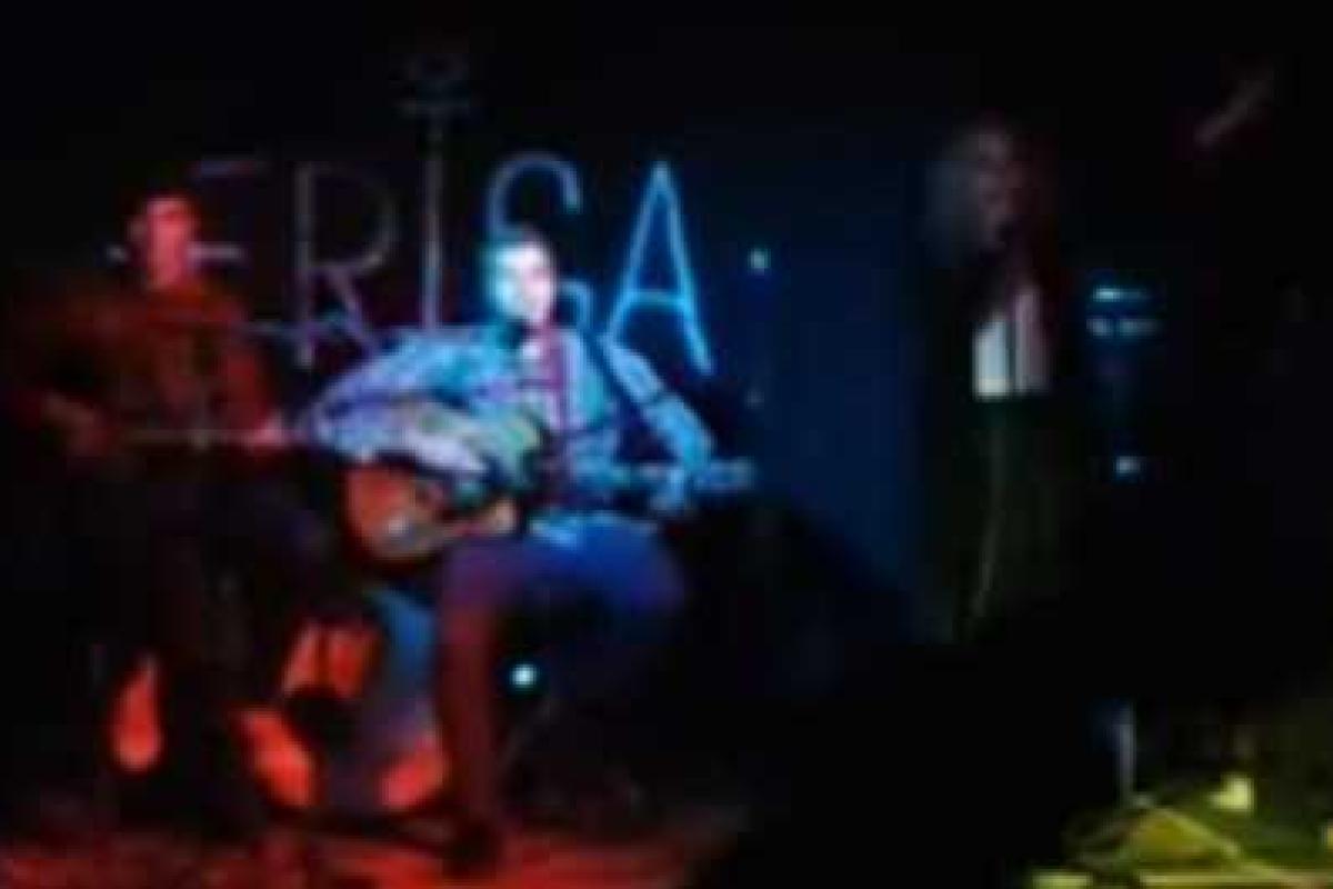 В ресторане Симферополя посетители дружно спели песню Кузьмы "Скрябина" на украинском языке В ресторане Симферополя посетители дружно спели песню Кузьмы "Скрябина" на украинском языке