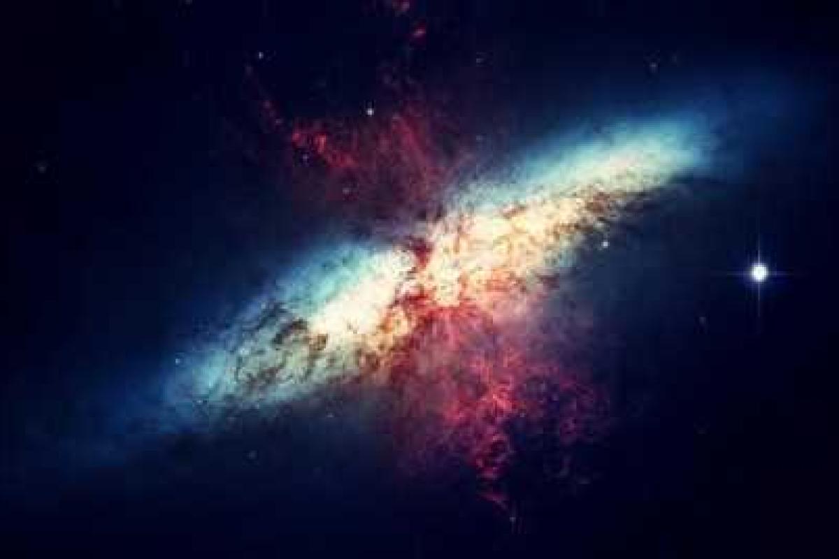 Черная дыра уничтожает самую яркую галактику во Вселенной