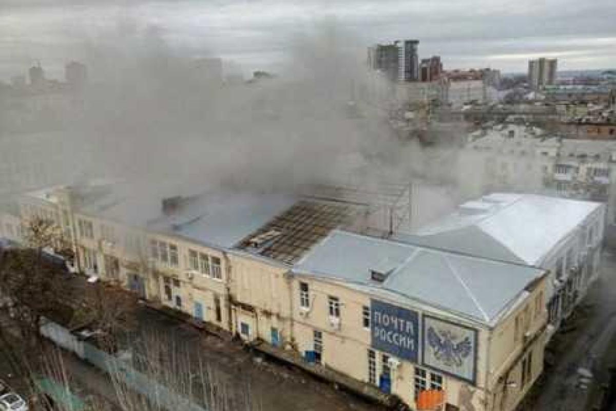 В Ростове неизвестные сожгли микроавтобус приспешников «Л/ДНР», которые собирали деньги для террористов