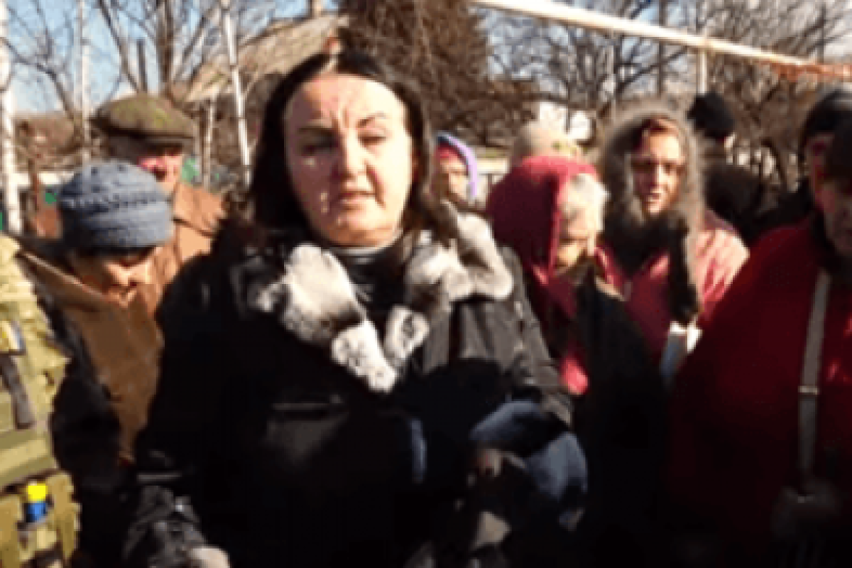 Жители поселка из "серой зоны" в Донецкой области просят вернуть их под контроль Украины Жители поселка из "серой зоны" в Донецкой области просят вернуть их под контроль Украины