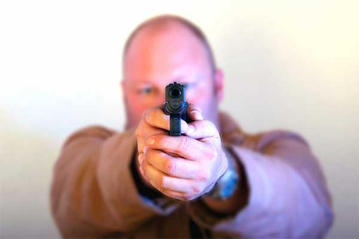 В Москве мужчина открыл стрельбу из окна жилого дома