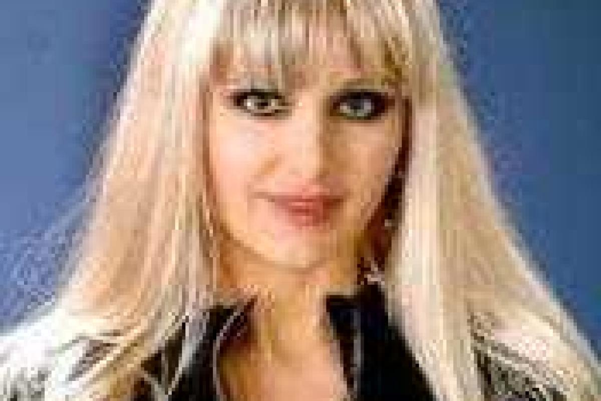 Лицо певицы Натали покрылось бородавками