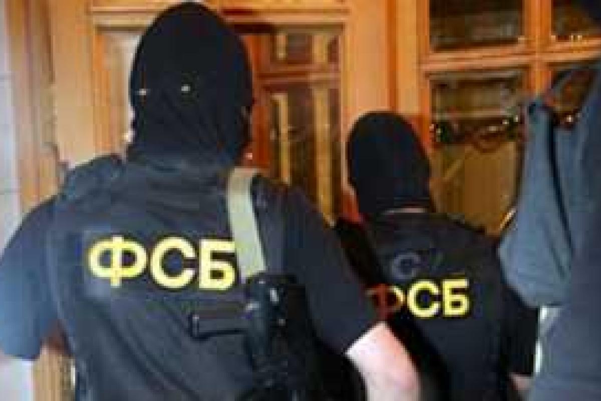 В Крыму ФСБ обыскивает дома татар: над поселениями летают военные вертолеты В Крыму ФСБ обыскивает дома татар: над поселениями летают военные вертолеты