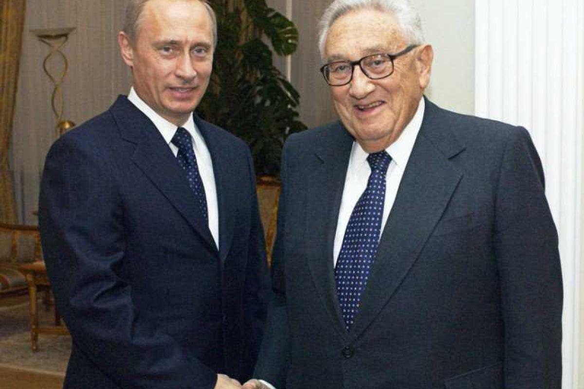 Путин встретился с бывшим госсекретарем США Генри Киссинджером Путин встретился с бывшим госсекретарем США Генри Киссинджером