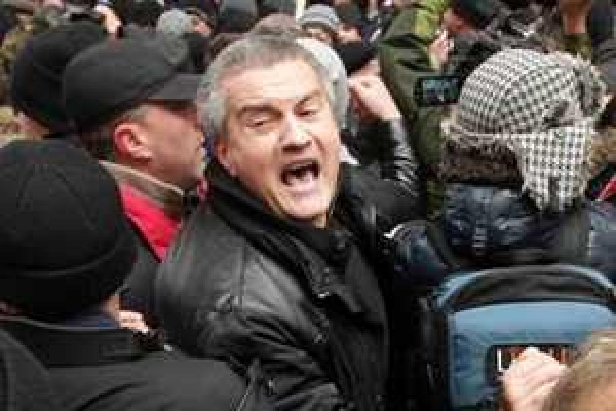 В Раде Аксенова назвали шизофреником, которому "психиатр давно нужен"