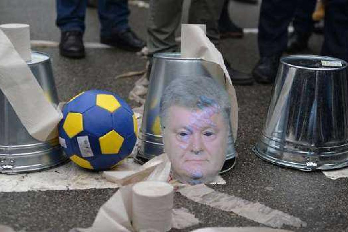 Под зданием АП проходит митинг Под зданием АП проходит митинг