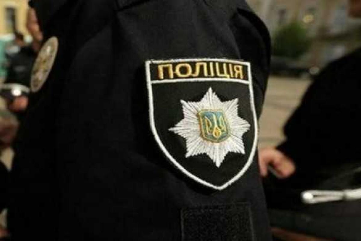 На Закарпатье избили полицейского На Закарпатье избили полицейского