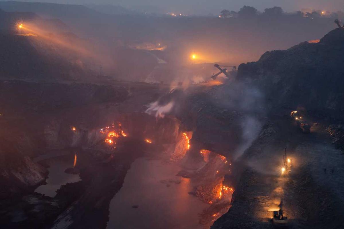 На Филиппинах обнаружен странный участок горящей земли