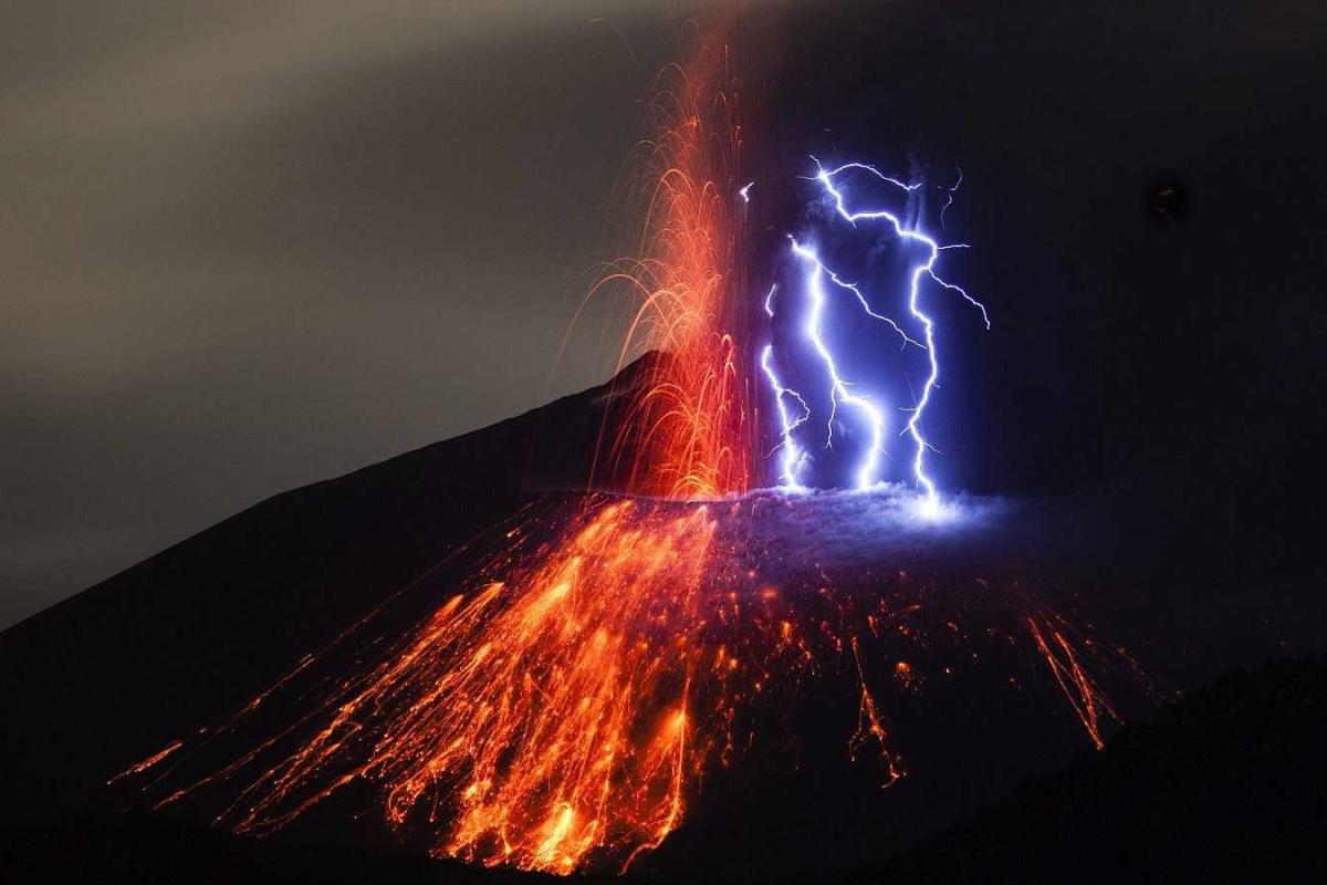 В Японии в 50 км от АЭС извергается вулкан Сакурадзима