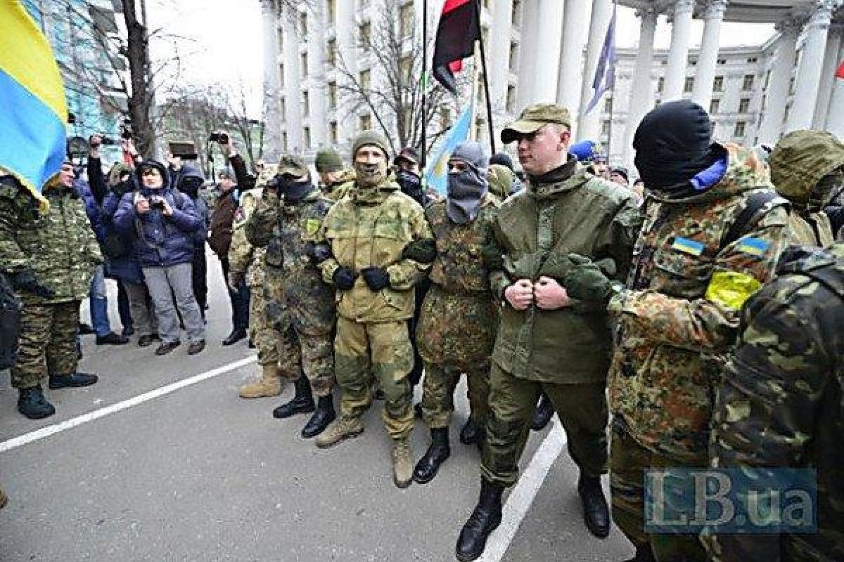 Чорновил назвал громивших российский банк "активистов" скотами