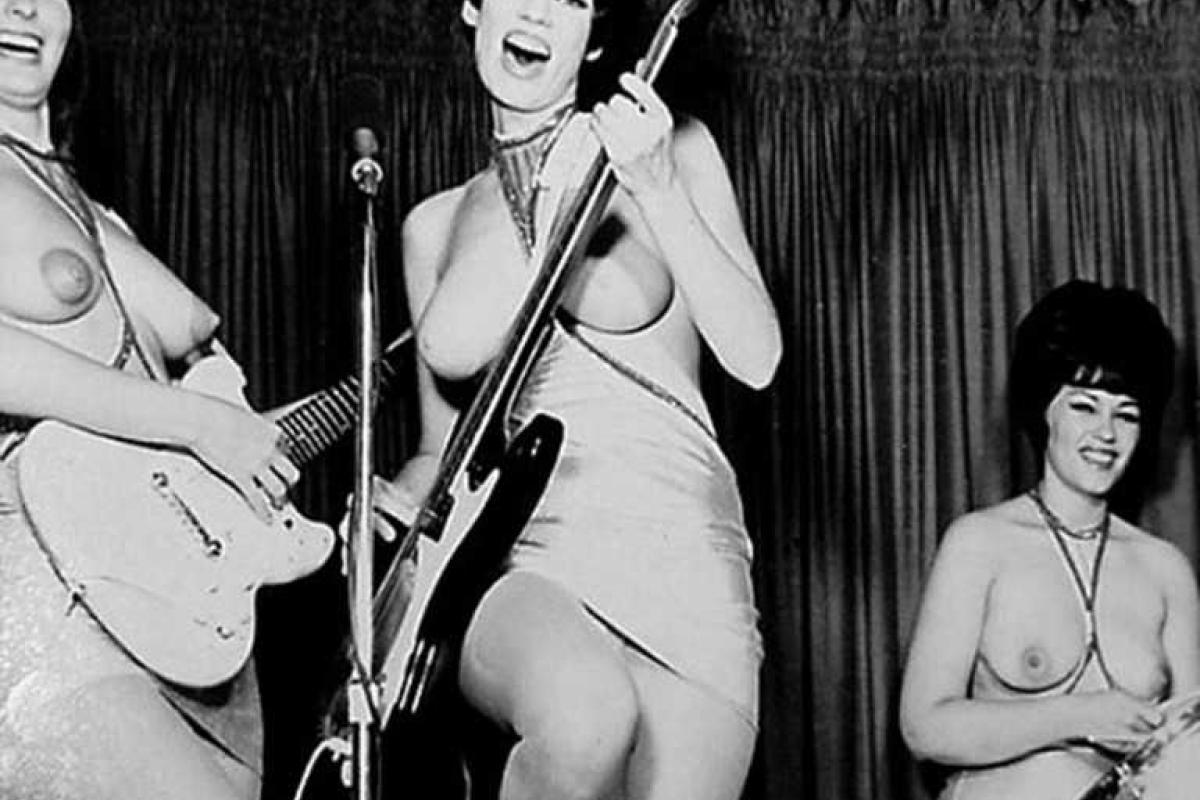 Как выглядели музыкальные топлес-группы второй половины прошлого века