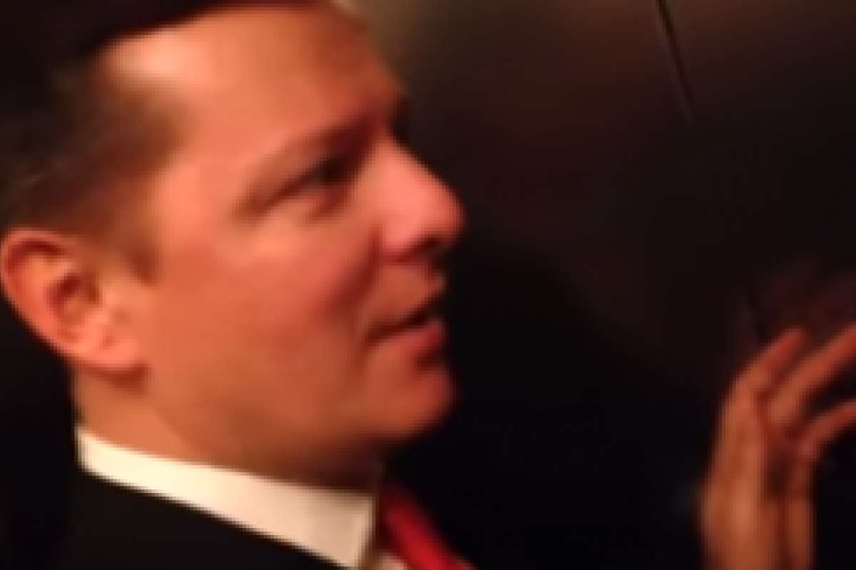 Ляшко застрял в лифте Верховной Рады Ляшко застрял в лифте Верховной Рады