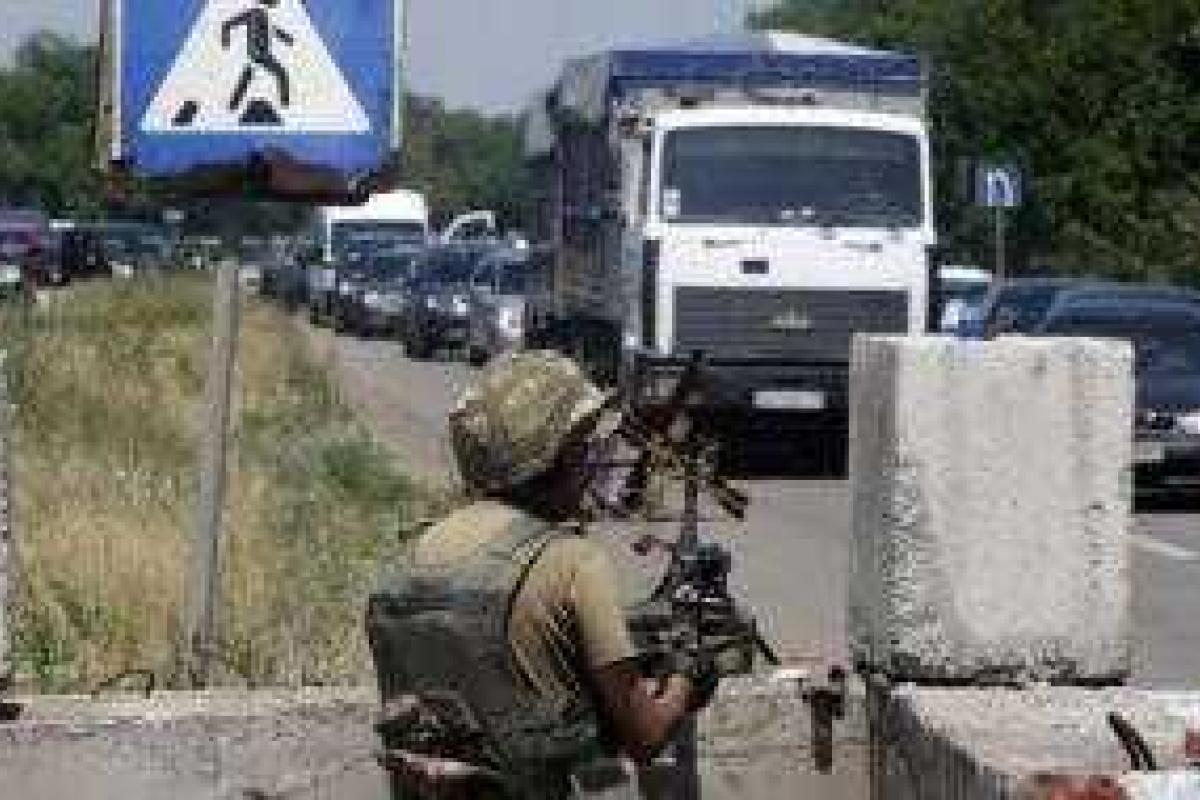 Ситуация на блокпостах в зоне АТО: Марьинка работает с проблемами, Еленовка стоит Ситуация на блокпостах в зоне АТО: Марьинка работает с проблемами, Еленовка стоит