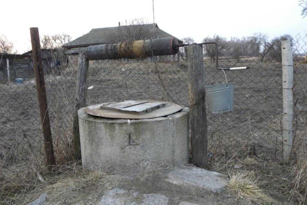 На Черниговщине спасатели достали из колодца тело погибшего мужчины На Черниговщине спасатели достали из колодца тело погибшего мужчины