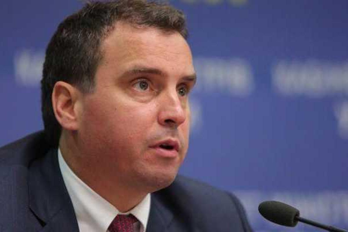 Политолог прокомментировал возможную отставку Абромавичуса: Повода для паники нет