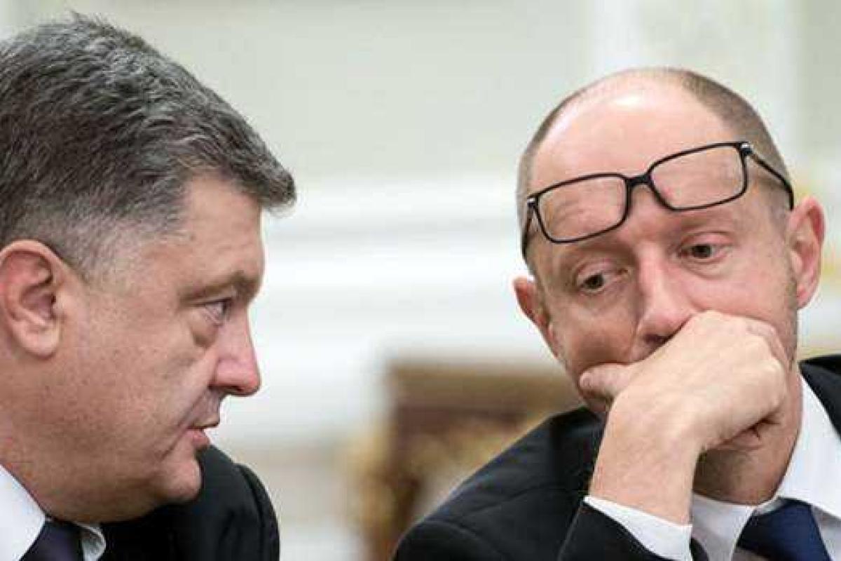 Яценюк ночью написал странное сообщение для Порошенко