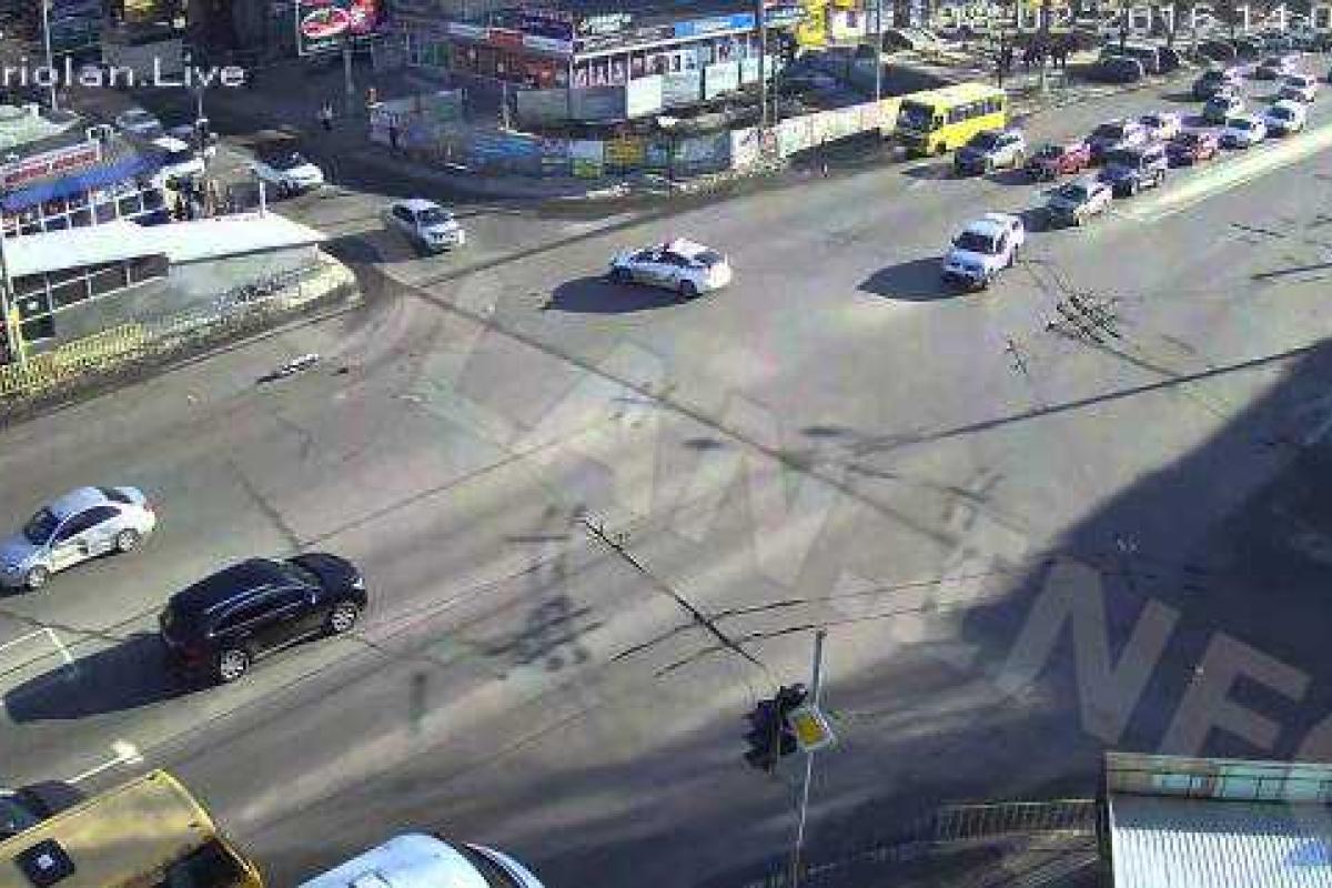 В Днепропетровске полицейское авто попало в ДТП В Днепропетровске полицейское авто попало в ДТП