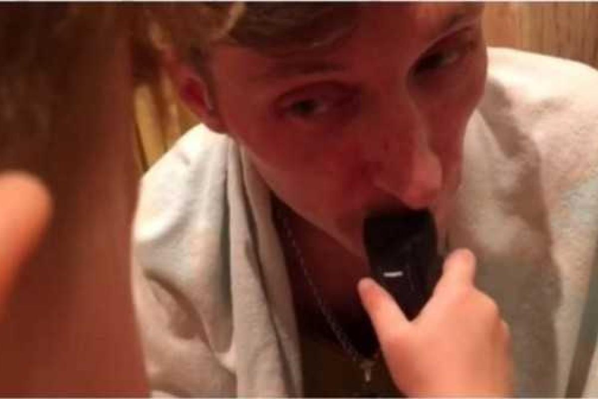 Павел Воля остался без усов