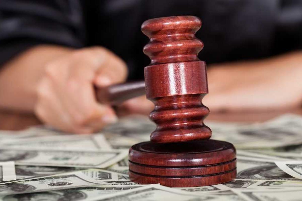 На Луганщине за взятку будут судить заведующую кафедрой одного из университетов