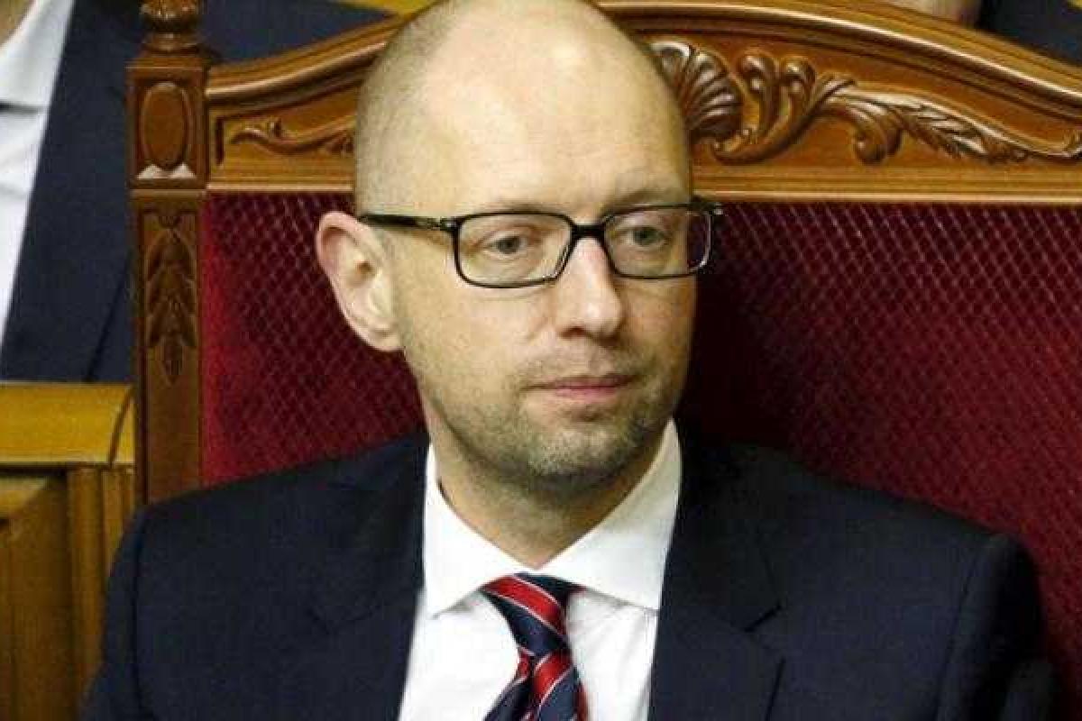 Кому передаст кресло Яценюк