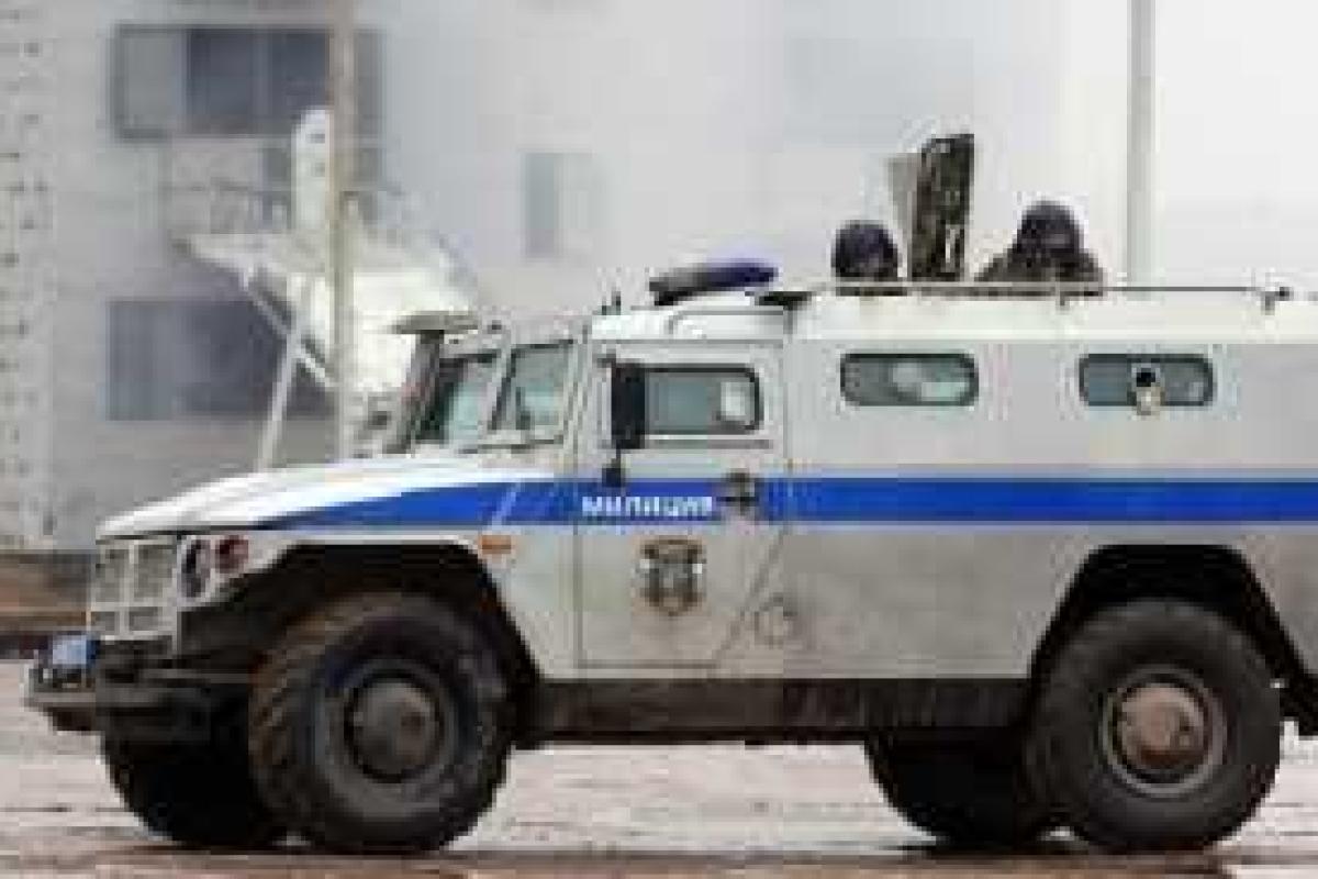 В российском Донецке, где проходит суд над Савченко, напряженная атмосфера, к зданию суда стянули бронетехнику