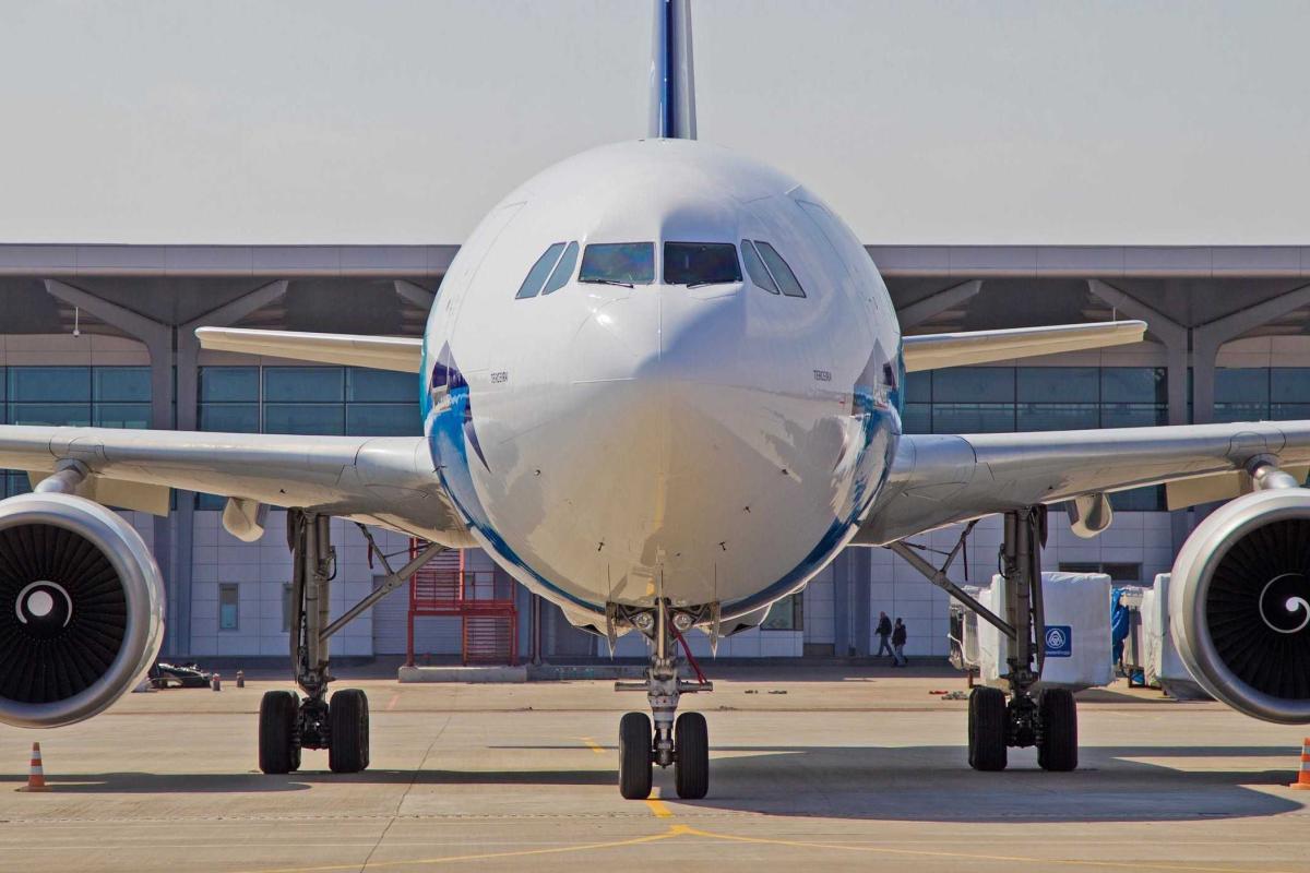 В США женщину не пустили на борт самолета из-за экстравагантной обуви