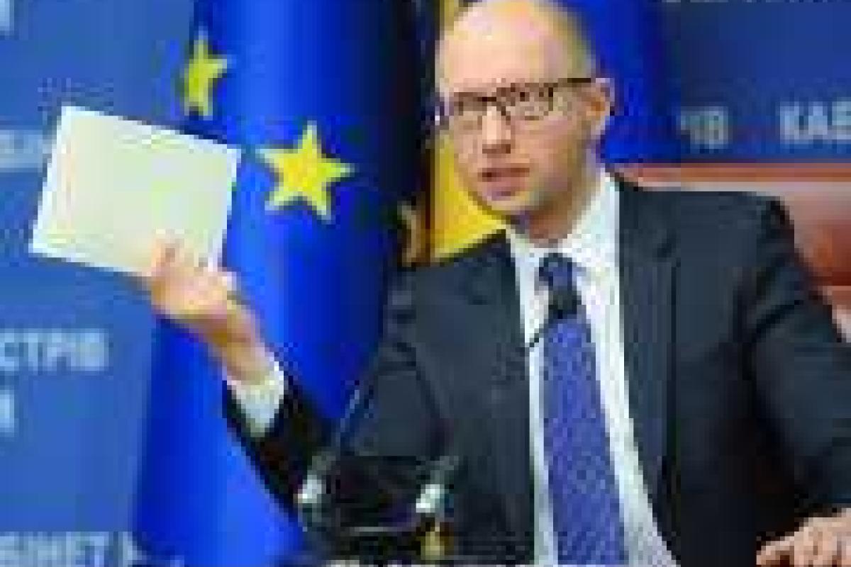 Яценюк попросил Порошенко о поддержке Яценюк попросил Порошенко о поддержке