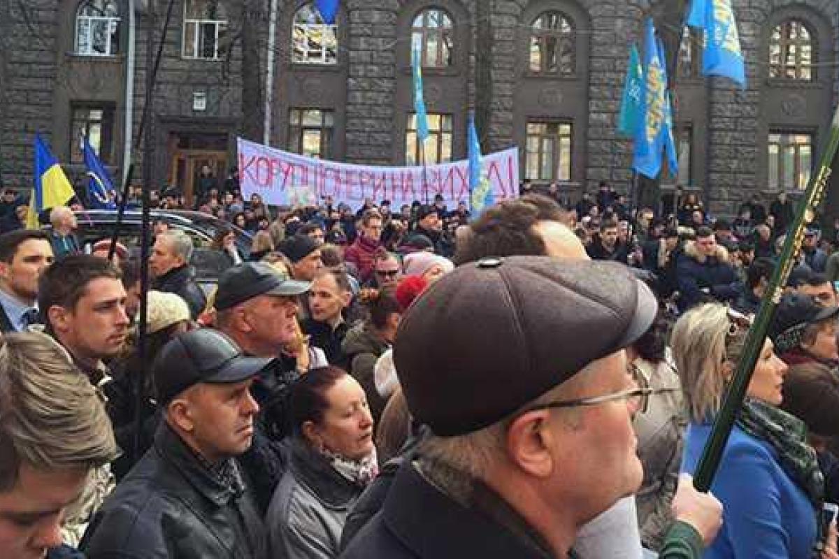 Украинцы вышли на пикет под стены Администрации Президента