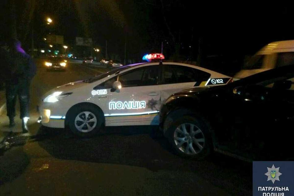 В Одессе сбили полицейского, который работал на месте ДТП