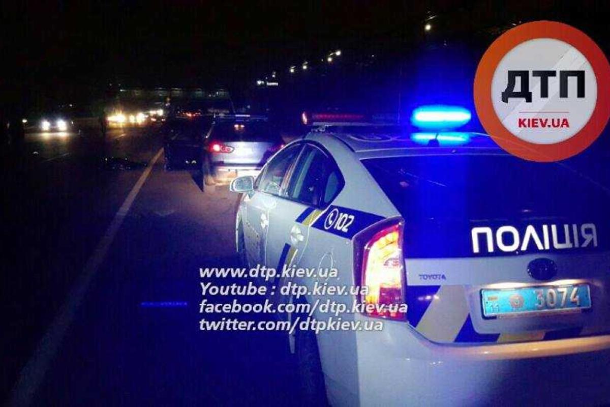 Смертельное ДТП в Киеве: пешеход не успел перебежать дорогу Смертельное ДТП в Киеве: пешеход не успел перебежать дорогу