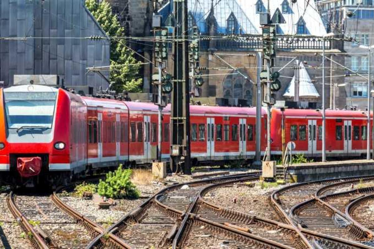 В Германии беженец выпрыгнул из поезда на ходу, чтобы его не депортировали