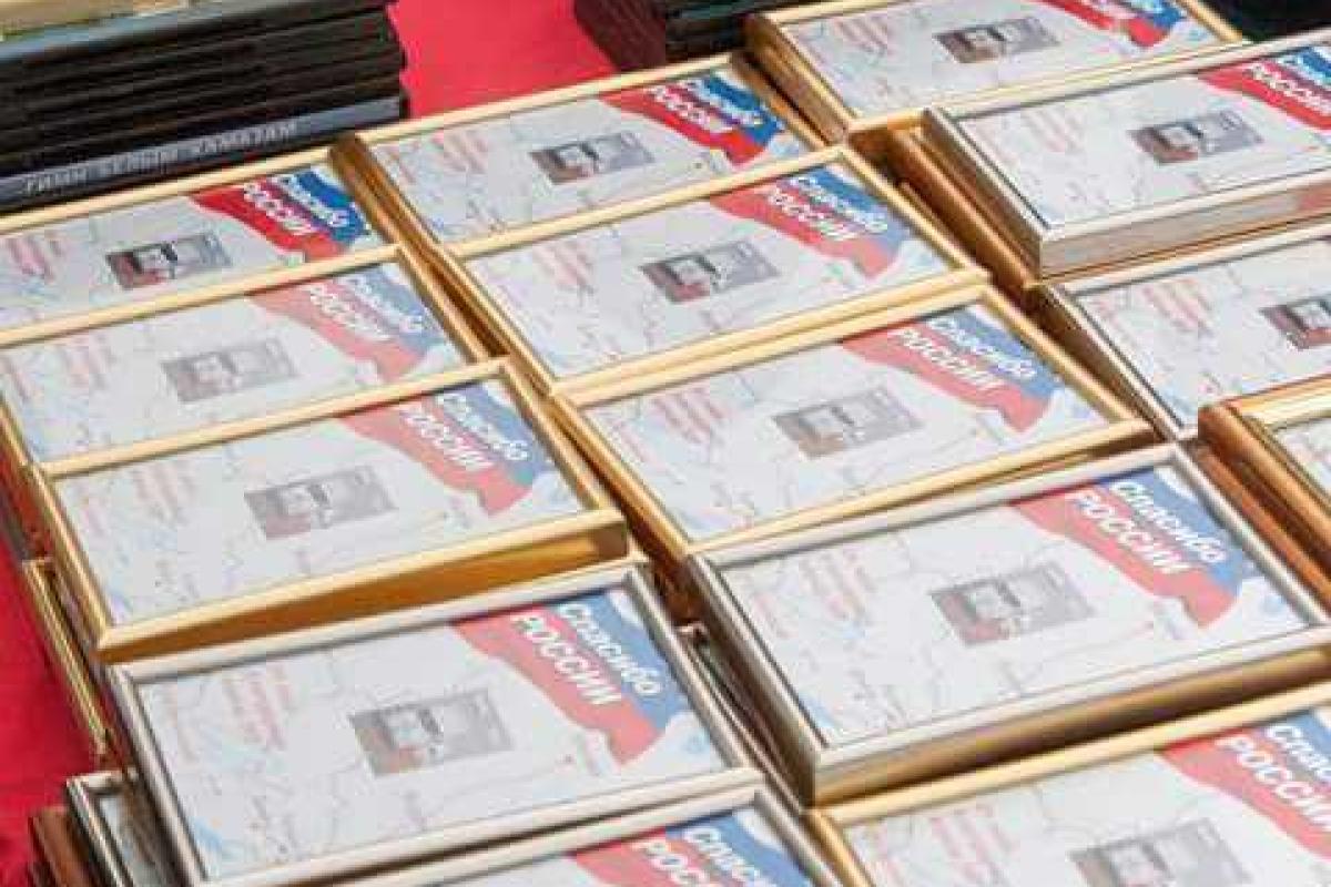 Луганск перенасыщен оружием: люди подрывают себя гранатами - очевидец Луганск перенасыщен оружием: люди подрывают себя гранатами - очевидец