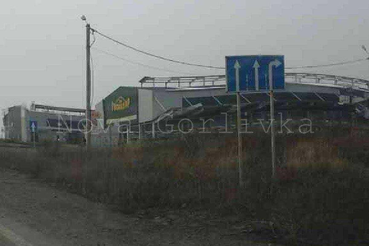 Рынок "Господар" в Горловке продолжают "пилить на металл"