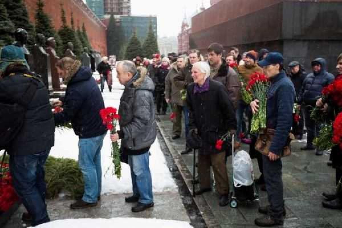 Кабакаев: Становясь на колени перед Сталиным, россияне показывают свою рабскую сущность