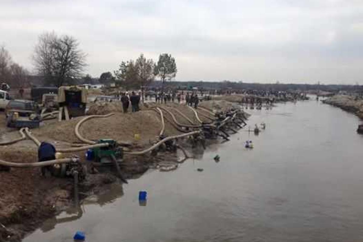 Журналист показал, как в Ровенской области "забили" на приказ Порошенко Журналист показал, как в Ровенской области "забили" на приказ Порошенко