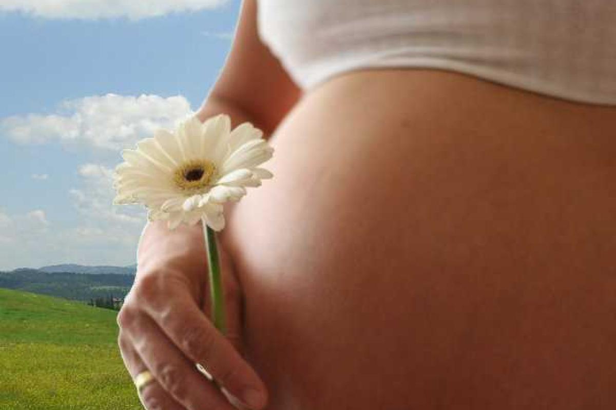 Из-за курения матери ребенок может постареть еще в утробе