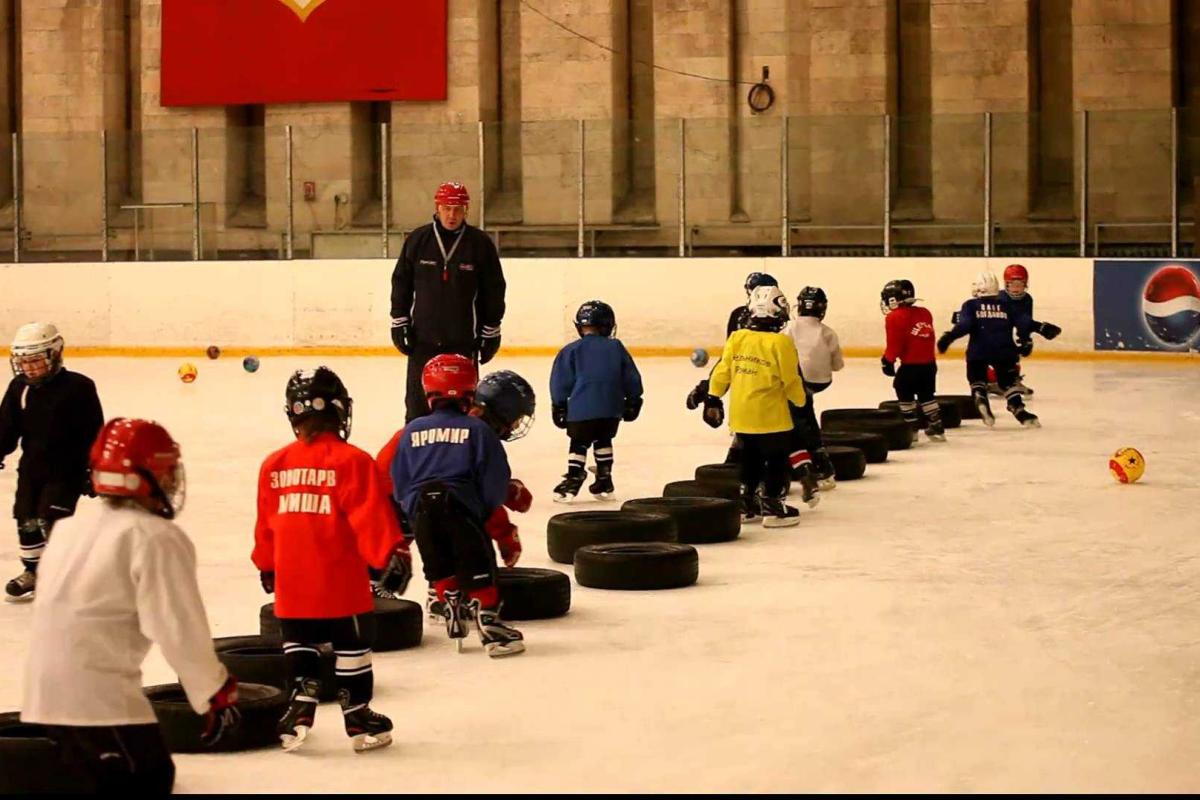 В Москве во время тренировки по хоккею погиб 10-летний мальчик