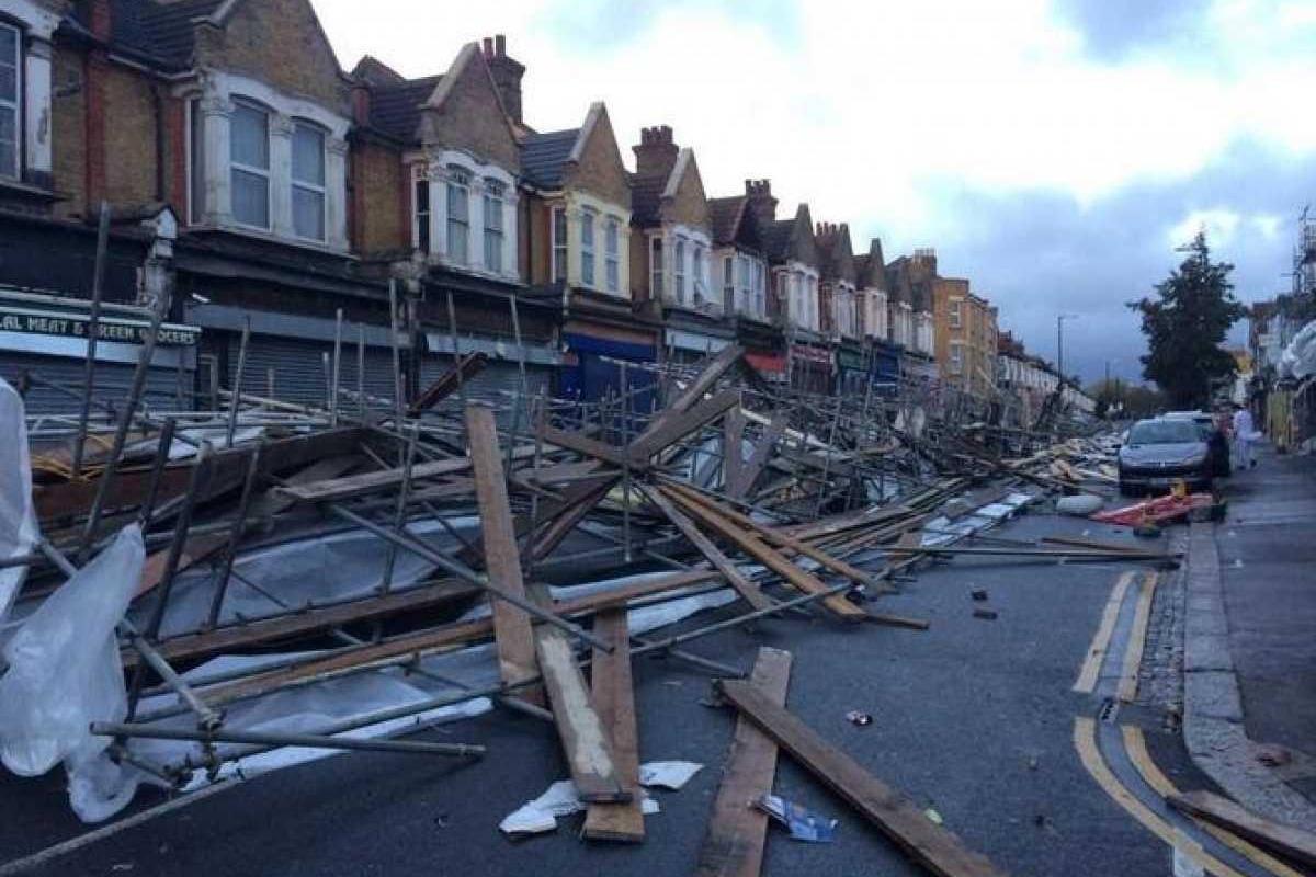 Небывалый шторм обесточил целый район на юго-востоке Англии