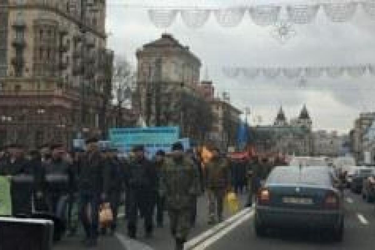 Чернобыльцы перекрыли движение в центре Киева