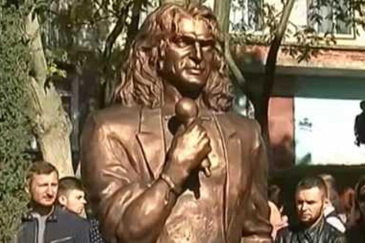 В Луцке демонтировали памятник Скрябину