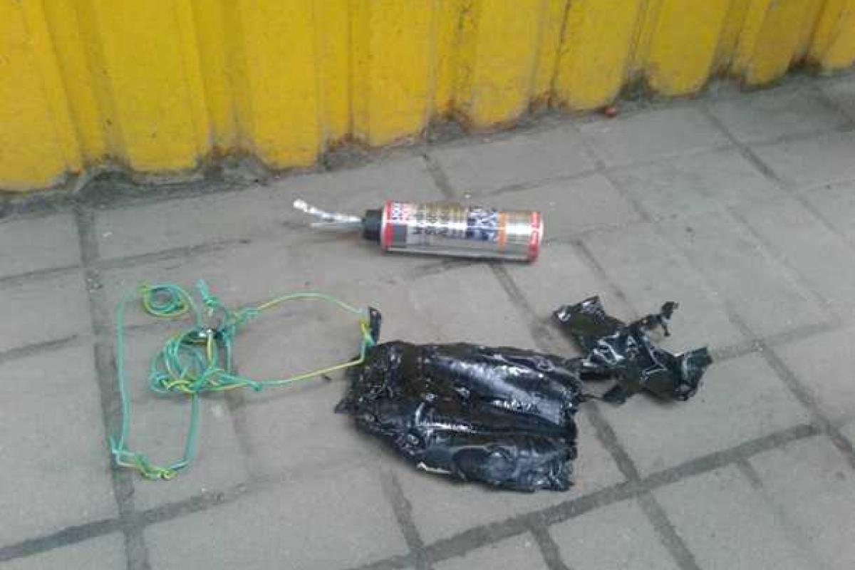 В Киеве бросили взрывчатку в магазин детской одежды В Киеве бросили взрывчатку в магазин детской одежды